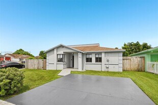 12237 SW 193rd St in Miami, FL - Building Photo