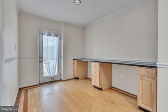 6715 Grey Fox Dr in Springfield, VA - Building Photo - Building Photo