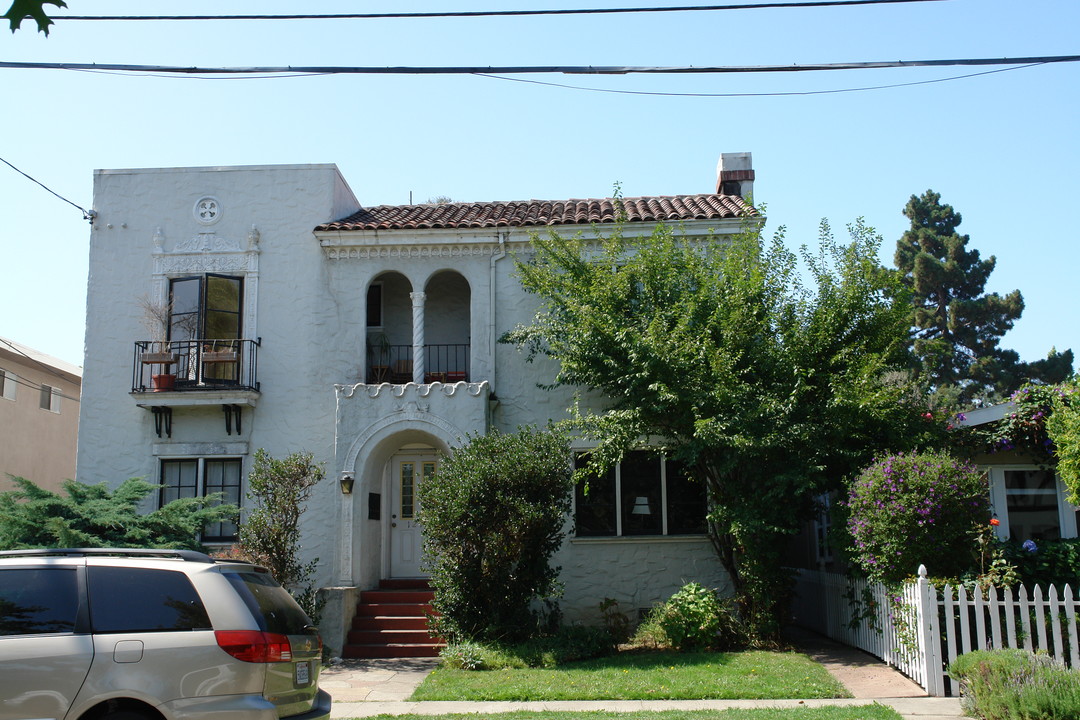 1249 Capuchino Ave in Burlingame, CA - Building Photo