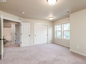 2308 NE 38th Ave in Camas, WA - Foto de edificio - Building Photo