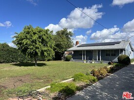 13429 Cantara St in Los Angeles, CA - Building Photo