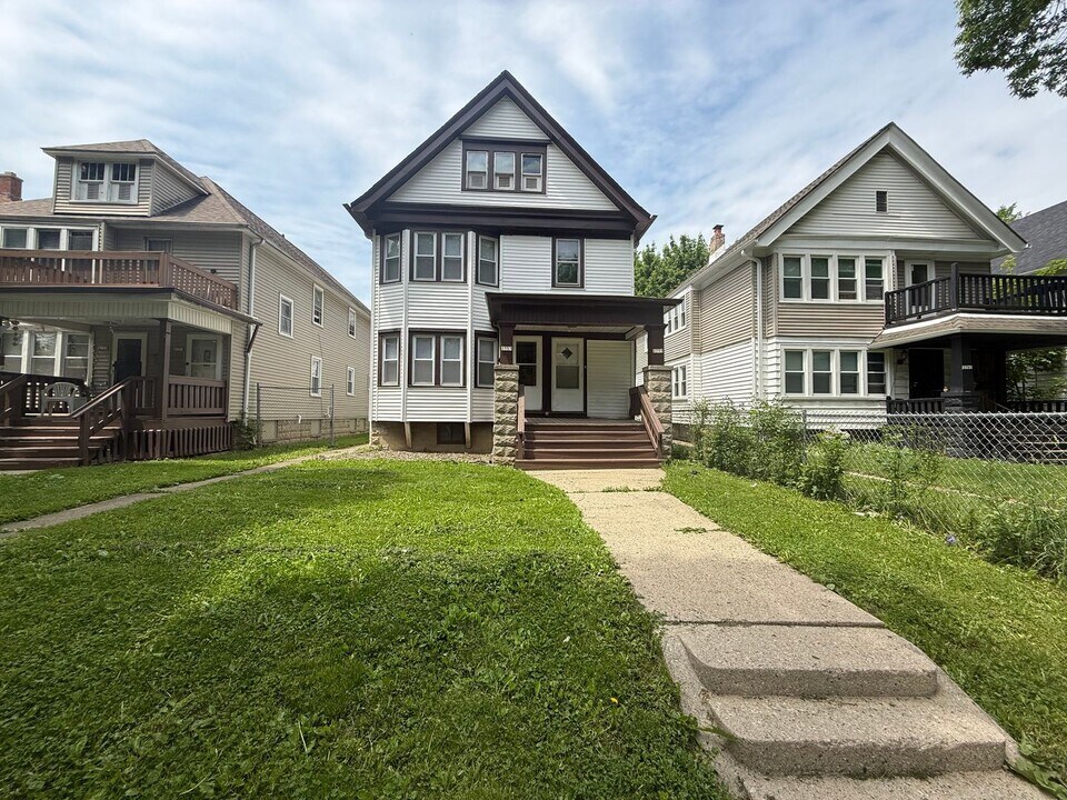 2757-2759-2759 N 36th St in Milwaukee, WI - Building Photo