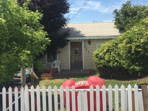 105 Atkinson Ln in Watsonville, CA - Building Photo - Building Photo