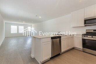 2033 Belgian Dr in Aubrey, TX - Building Photo - Building Photo