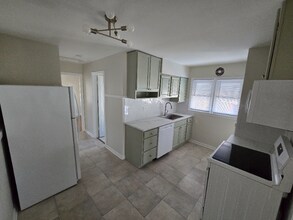 3549 St Sebastian Ln in St. Ann, MO - Foto de edificio - Building Photo