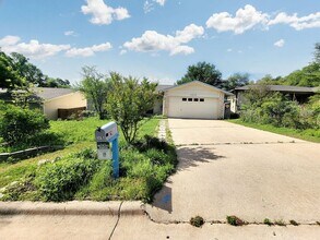 3415 Ambleside Dr in Austin, TX - Building Photo - Building Photo