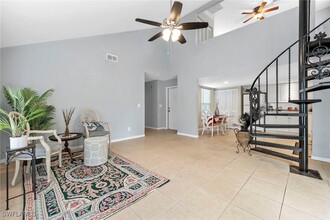 151 Crown Dr in Naples, FL - Foto de edificio - Building Photo