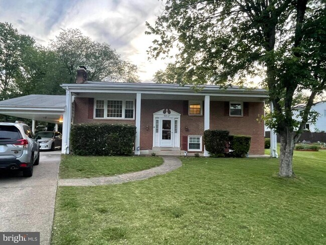 property at 5810 Sunderland Ct