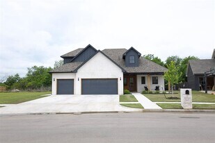 2117 Aminas Wy in Yukon, OK - Building Photo