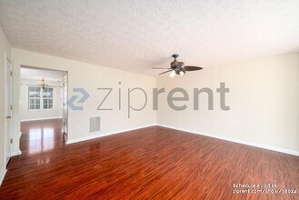 3869 Waldrop Ln in Decatur, GA - Building Photo - Building Photo