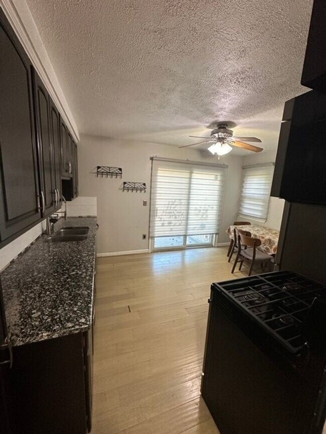 972 Cardwell St in Garden City, MI - Foto de edificio - Building Photo