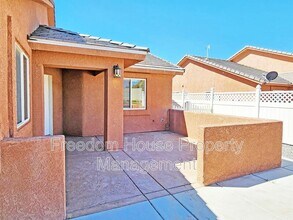 1229 Bourbon St in Pahrump, NV - Foto de edificio - Building Photo
