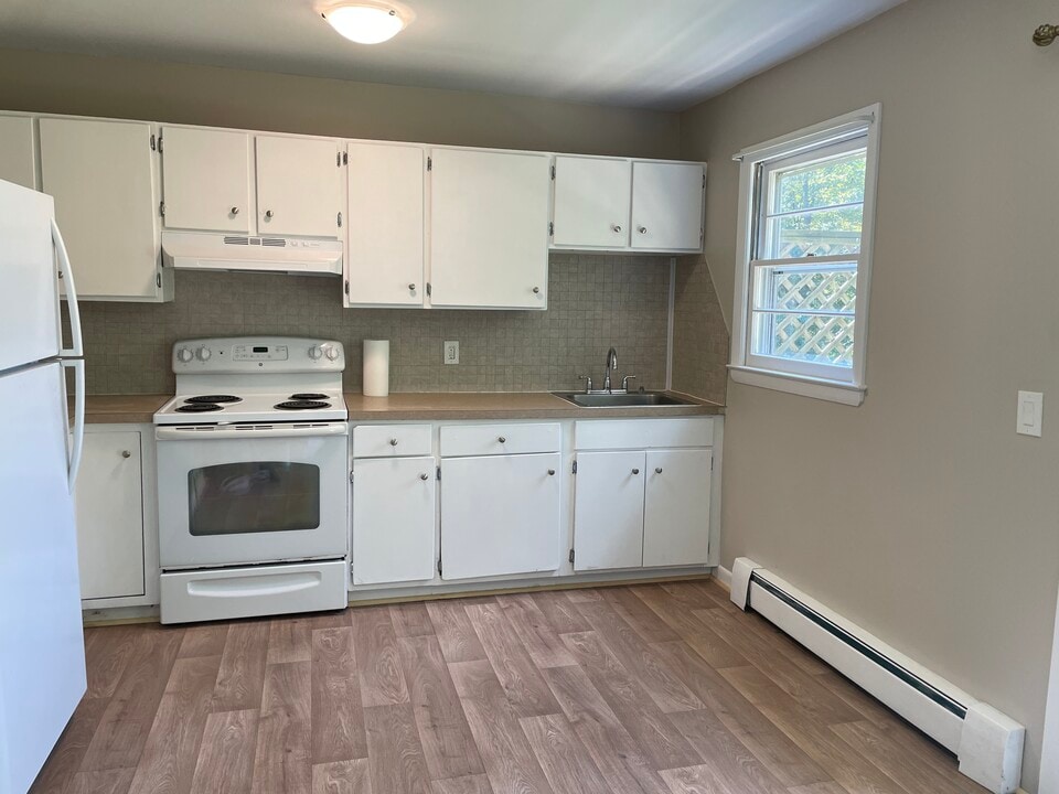 508 Plain Hill Rd, Unit B4 in Norwich, CT - Building Photo