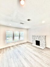 715 W Pembroke Ave in Dallas, TX - Building Photo - Building Photo