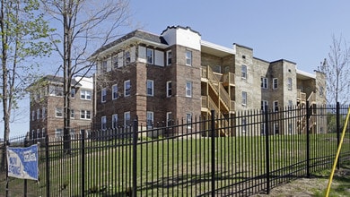 Cantona Court Apartments in Milwaukee, WI - Building Photo - Building Photo