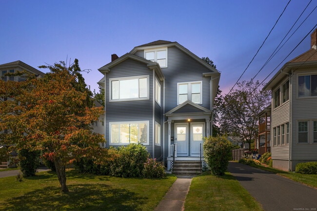 135 Dover Rd in West Hartford, CT - Building Photo - Building Photo