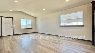 11595 N Railway Ave in Rathdrum, ID - Building Photo - Building Photo