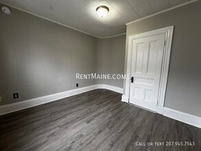 33 Summer St in Waterville, ME - Foto de edificio - Building Photo