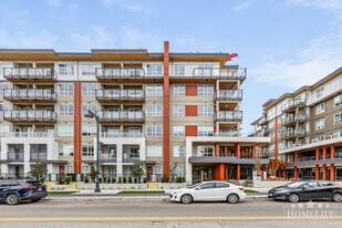 13258-13105 105 Ave in Surrey, BC - Building Photo