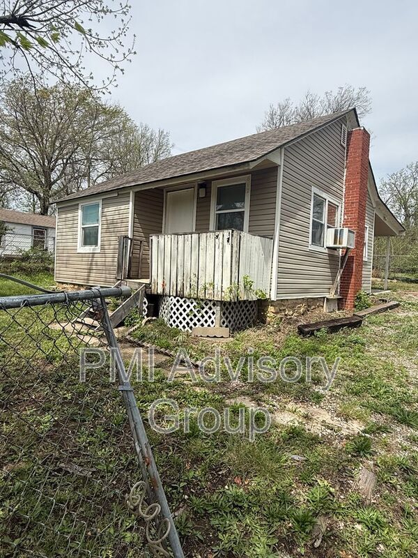 property at 612 SE 28th St