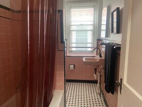 1202 S Wilton St, Unit #2 in Philadelphia, PA - Foto de edificio - Building Photo