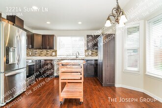 32214 Sunny Ln in Black Diamond, WA - Building Photo - Building Photo