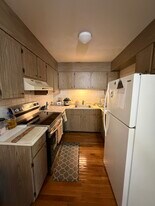 49 Jacqueline Rd, Unit 9 in Waltham, MA - Building Photo