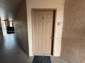 2826 S University Dr in Davie, FL - Building Photo - Building Photo