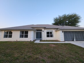 245 SW Tulip Blvd in Port St. Lucie, FL - Building Photo - Building Photo