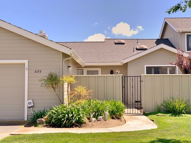 629 Helen Dr in Hollister, CA - Building Photo - Building Photo