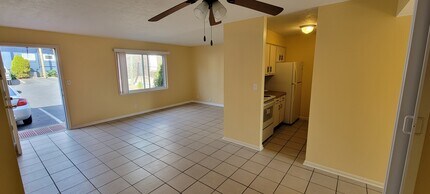 10524 Watterson Trail, Unit Pena Building 1 BR in Louisville, KY - Building Photo - Building Photo