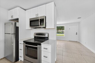 5821 Urdea Rd in Jupiter, FL - Building Photo - Building Photo