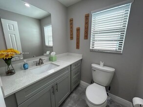 2101 Bayberry Dr in Pembroke Pines, FL - Building Photo - Building Photo
