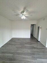 8816 Laurel Canyon Blvd in Los Angeles, CA - Building Photo - Building Photo