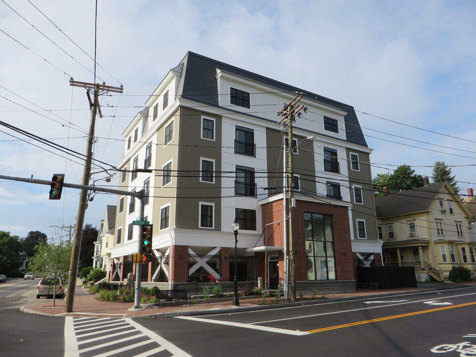 206 Central Ave in Dover, NH - Building Photo