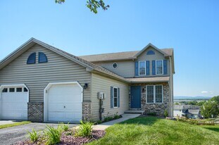 9 Lenox Ct in Mechanicsburg, PA - Building Photo