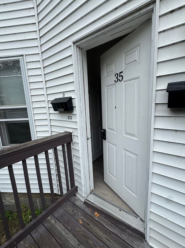 33-35-35 Gill Ave in Methuen, MA - Building Photo - Building Photo