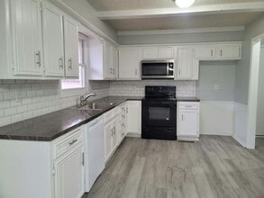 621 Ridgeway Rd in Rose Hill, KS - Building Photo - Building Photo