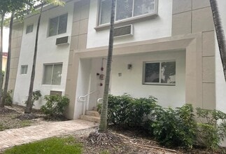 31 Menores Ave in Coral Gables, FL - Building Photo - Building Photo