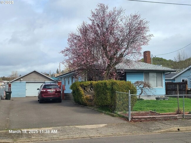 property at 638 NE Roseland Ave