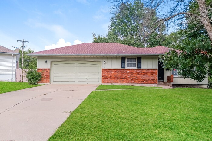 8705 Evanston Ave in Raytown, MO - Building Photo