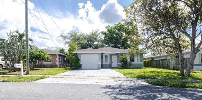 116 NW 6th Ave in Dania Beach, FL - Building Photo - Building Photo