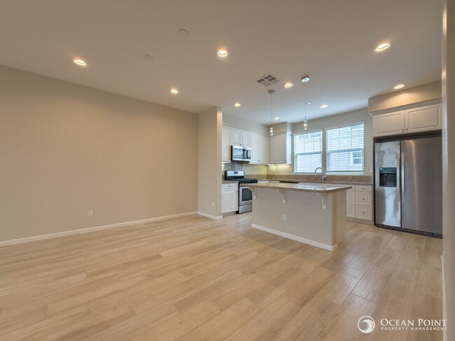 1922 Victoria Ave in Oxnard, CA - Building Photo - Building Photo