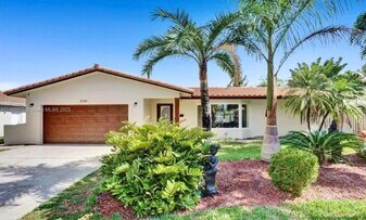 2509 NE 35th Dr in Fort Lauderdale, FL - Building Photo