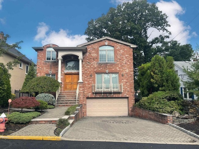 13 1st St in Englewood Cliffs, NJ - Building Photo - Building Photo