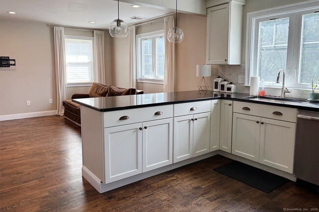 165 Nordstrand Ave in Fairfield, CT - Building Photo - Building Photo