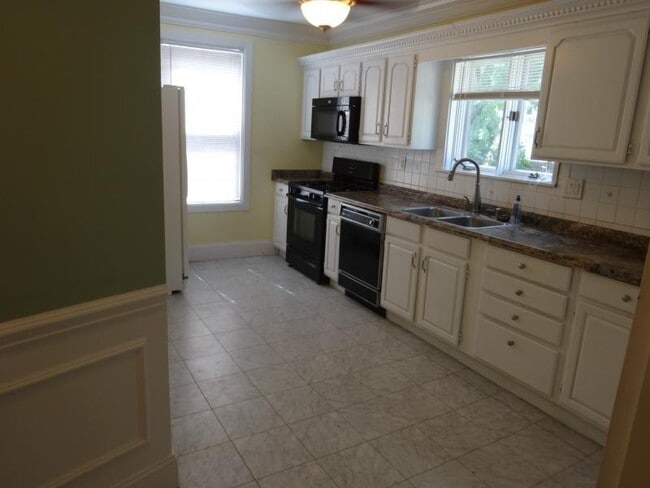 57 Riverdale St, Unit #1 in Boston, MA - Foto de edificio - Building Photo
