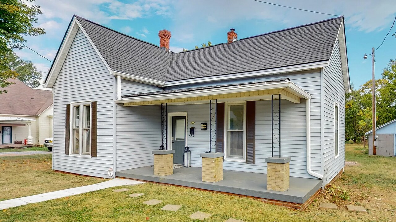 112 High St in Portland, TN - Building Photo