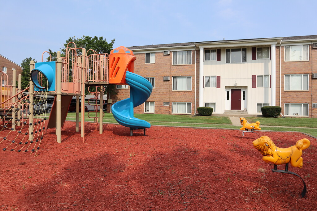 Riverbend Apartments in Grand Blanc, MI