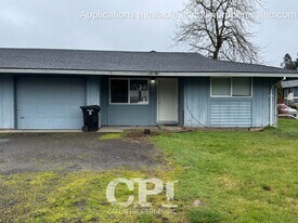 526 Beechwood St in Woodland, WA - Building Photo
